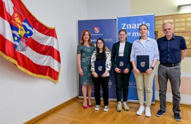 prijem_ucenice_broncane_medalje_barbara_mila_lana_vz_zupanija_2023 1.jpg