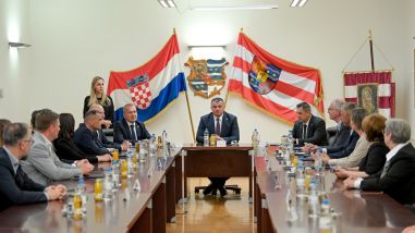 Obrtnici_potpisivanje_ugovora 2.jpg