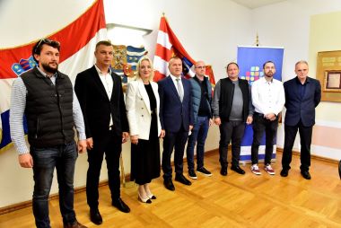 potpisivanje ugovora 2.jpg
