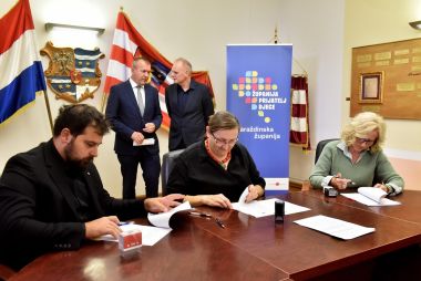 potpisivanje ugovora 8.jpg