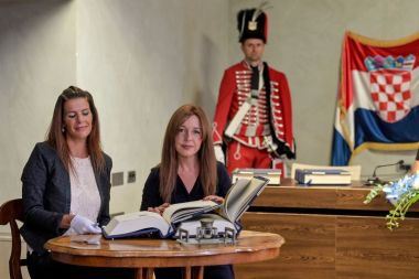 Otvori galeriju o_1ff0on4372isnqg16gk1opf16gto.jpeg