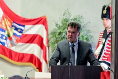 Otvori galeriju o_1ff0on4379kq18rdeem4m618ahm.jpeg