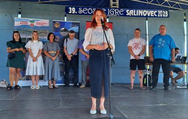 55174d4f-a8ce-43f2-a3ae-8983de1235cd.jpg