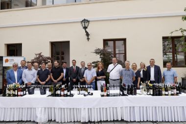 Decanter 2022 2.jpg