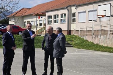 gnm obilazak skola 14.jpg