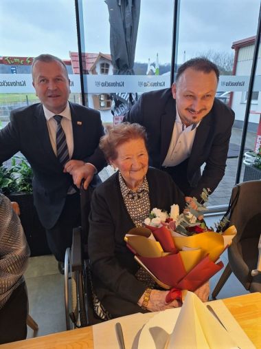 Otvori galeriju Baka Marija_rodjendan 7.jpg