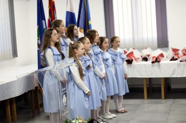 Otvori galeriju klenovnik-svecana-sjednica001.jpg