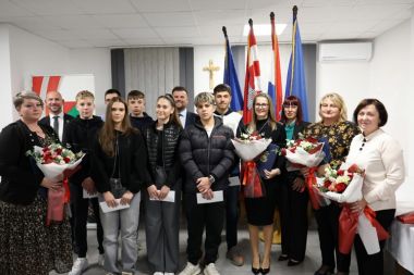 Otvori galeriju klenovnik-svecana-sjednica021.jpg