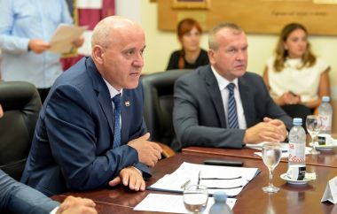 Otvori galeriju Dodjela_ugovora 15 .jpg