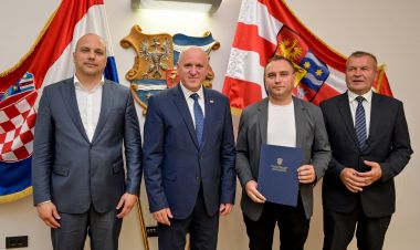 Otvori galeriju Dodjela_ugovora 20 .jpg