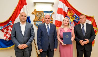 Otvori galeriju Dodjela_ugovora 26 .jpg