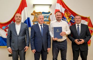 Otvori galeriju Dodjela_ugovora 32 .jpg