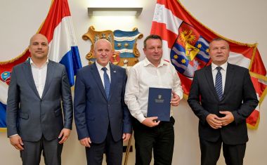 Otvori galeriju Dodjela_ugovora 33 .jpg