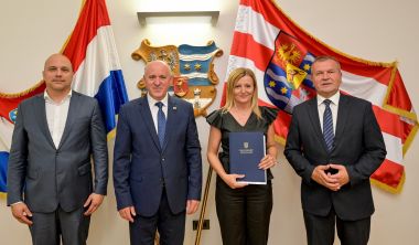 Otvori galeriju Dodjela_ugovora 42 .jpg