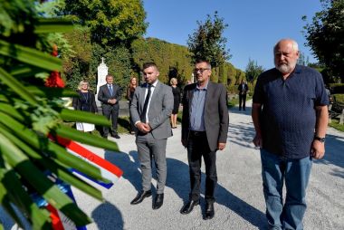 Otvori galeriju 070921_groblje misa_6.jpg