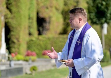 Otvori galeriju 070921_groblje misa_7.jpg