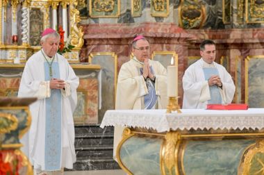 Otvori galeriju 070921_groblje misa_8.jpg