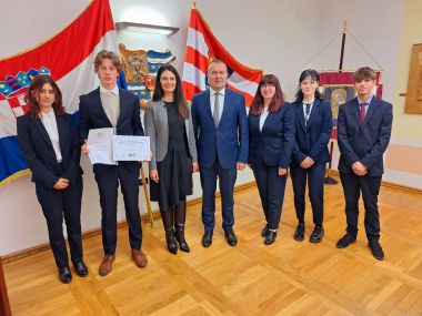 141124_Prijem prva privatna gimnazija.jpg