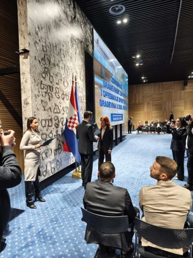 Potpisivanje ugovora 10.jpg