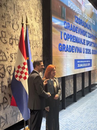 Potpisivanje ugovora 7.jpg