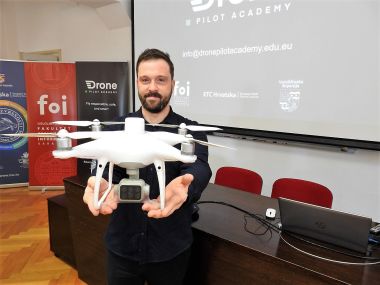 Otvori galeriju akademija_dronova_vz_zupanija_foi_2021_4.JPG