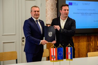 dvoracopekapotpisivanjeugovoraoizvodenjuradova 55 of 72.jpg