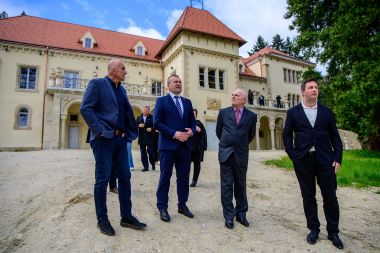 dvoracopekapotpisivanjeugovoraoizvodenjuradova 60 of 72.jpg
