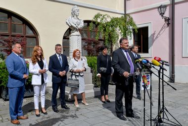 Otvori galeriju 040621_Primopredaja_Zupanija-8.jpg