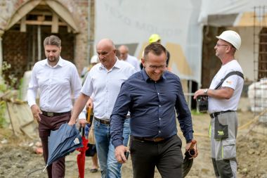 dvorac_opeka_obilazak_zupanijski_vijecnici_2023 7.jpg