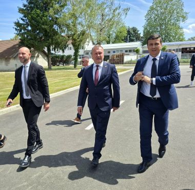 924ae1e7-731e-4f6a-90bd-348c17ed9335.jpg