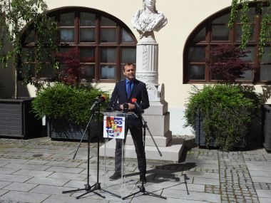 Otvori galeriju 180521_maturantika_1.JPG