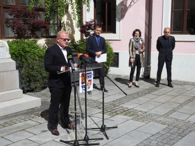 Otvori galeriju 180521_maturantika_2.JPG