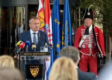 Otvori galeriju Bernarda 18 .jpg