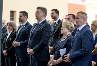 Otvori galeriju Bernarda 26 .jpg