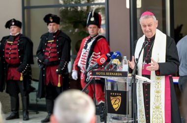 Otvori galeriju Bernarda 27 .jpg