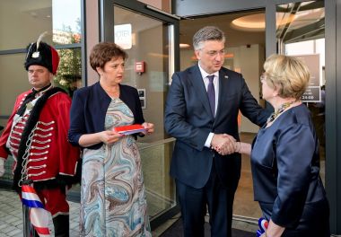 Otvori galeriju Bernarda 32 .jpg