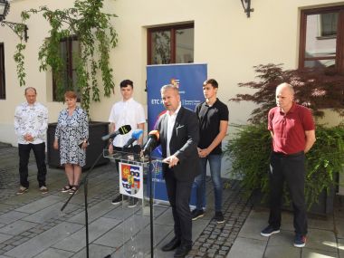 Otvori galeriju 150721_prijem informaticari_4.JPG