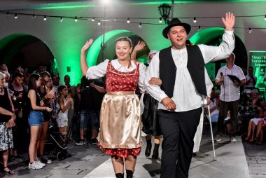 Revija_nosnji 14 .jpg