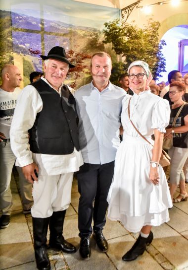 Revija_nosnji 28 .jpg