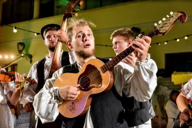 Revija_nosnji 29 .jpg