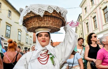 Revija_nosnji 2 .jpg