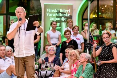 Revija_nosnji 9 .jpg