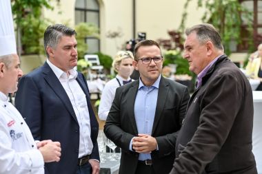 Otvori galeriju posjet-predsjenik 10.jpg