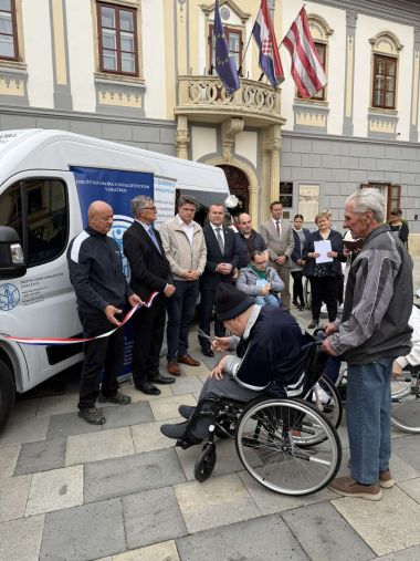 kombi_vozilo_drustvo_osoba_s_invaliditetom_2025 1.jpg