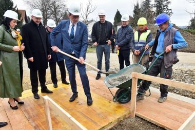 gnm kamen temeljac za dv 8.JPG