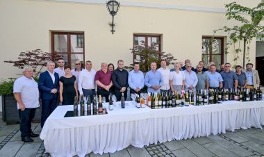 Decanter 41.jpg