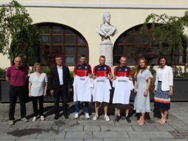 Otvori galeriju 070721_prijem rukometasa_1.JPG