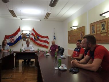 Otvori galeriju 070721_prijem rukometasa_2.JPG