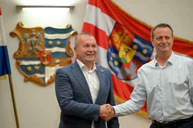 Potpisivanie_ugovora_Grad_Zupanija 1.jpg