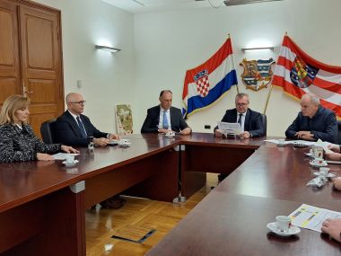 Potpisivanje ugovora 4.jpg